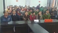 Các bị cáo tại phiên tòa xét xử.