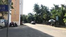 Vụ ẩu đả xảy ra ngay trước quán karaoke Hoàng Yến.