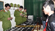 Số lượng lớn điện thoại không hóa đơn, chứng từ bị thu giữ