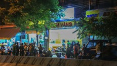 Công an phong tỏa để điều tra hiện trường vụ cướp xảy ra tại tiệm vàng Kim Thành, TX Dĩ An