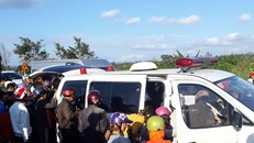 2 cháu bé được đưa đến bệnh viện để điều trị. Ảnh: VTC News