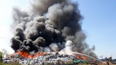 Tiền Giang: Cháy lớn tại khu kho tập trung rác thải