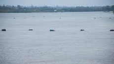 Thấy bạn trai uống thuốc tự tử, thiếu nữ gieo mình xuống sông