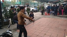 Lực lượng chức năng khám nghiệm hiện trường vụ án