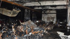 Những chiếc xe bị cháy rụi trong hầm 