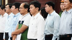 Các bị cáo tại phiên xử sơ thẩm.