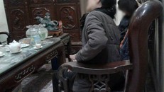 Bà nội cháu D. đau đớn kể lại việc cháu mình bị thầy giáo xâm hại tình dục cả ở trường và tại lớp học thêm ở nhà riêng của thầy N.Đ.L