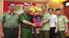 Đoàn Công tác của Bộ Công thương về chúc mừng Công an TP Hải Phòng vừa bắt giữ Nguyễn Xuân Thu - Giám đốc Công ty Vinaca sản xuất thuốc trị ung thư làm từ than tre gây xôn xao dư luận thời gian qua