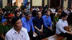 Các bị cáo tại toà.