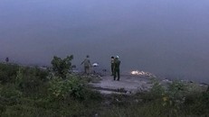 Hoảng hồn phát hiện thi thể người đàn ông nổi trên sông Lam.