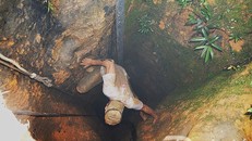 Nguy hiểm nghề khai thác vàng trái phép ở Quảng Nam.