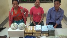 Bắt 3 người Lào mang súng đi giao ma túy