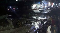 Những người dân trong 3 căn nhà tháo chạy giữa đêm. Ảnh: Phúc Hưng.