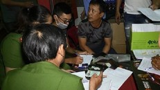 Bắt quả tang ổ cá độ đêm 28/6 (ảnh CTV)