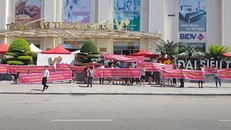 Cư dân chung cư Hoà Bình Green City xuống đường "biểu tình" phản đối CĐT sáng ngày 1/7/2018