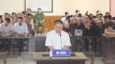 Bị cáo Lê Hữu Anh cúi đầu nhận tội