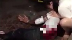 Anh H. bị hai người bịt mặt đâm chém trọng thương trước cổng chợ Rồng Nam Định