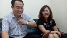 Ông Trung và bà Hằng- 2 bị can bị truy tố tội lừa đảo, trong một lần đến làm việc tại báo Tiền Phong. Ảnh: M.Ð.