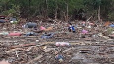 Khung cảnh tang thương ở những vùng nước đã rút.