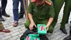 Cần phải xác định lúc "hàng" được tuồn vào container Theo luật sư Nguyễn Thành Công (Giám đốc Công ty Đông Phương Luật), mấu chốt trong việc xác định trách nhiệm đối với 100 bánh cocaine là phải xác định được lúc "hàng" được tuồn vào container, trước khi