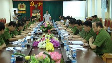 Thượng tướng Lê Quý Vương chỉ đạo ban chuyên án trong sáng 19/8. Ảnh: Trí Thức Trẻ.