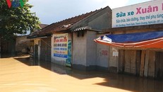 Nước lũ từ thượng nguồn đổ về nhấn chìm nhiều vùng hạ du như: Thanh Chương, Đô Lương, Nam Đàn ... Nghệ An.