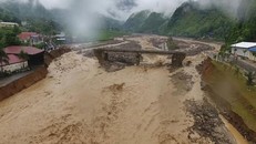 Mưa lớn kéo dài xuất hiện lũ, nguy cơ sạt lở vùng núi