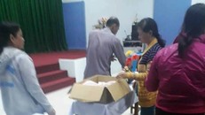 Người thân mang 2 thi thể bé song sinh vào bệnh viện đòi làm rõ nguyên nhân cái chết