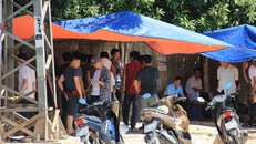 Người dân quận Liên Chiểu (Đà Nẵng) dựng lều phản đối ô nhiễm. Ảnh: Đình Thiên