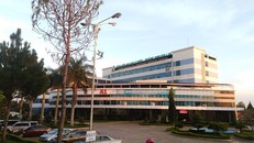 Kẻ lạ xông vào bệnh viện chém bệnh nhân tới tấp