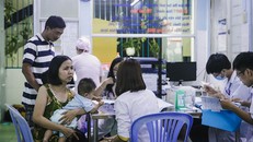 Dịch tay chân miệng đang bùng phát mạnh ở TP.HCM.