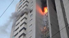 Hà Nội: Cháy tầng 10 chung cư ở Mỹ Đình, cảnh sát cứu thoát nhiều người