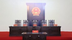 Khu vực dành cho HĐXX được chuẩn bị sẵn tại sân TAND tỉnh Phú Thọ