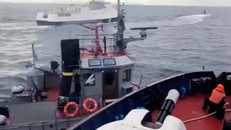 Ảnh chụp từ đoạn video được cho là cuộc đối đầu trên biển giữa Nga và Ukraina