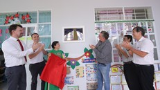 Chương trình Đèn Đom Đóm của Sữa Cô Gái Hà Lan vừa khánh thành trường Đèn Đom Đóm thứ 22