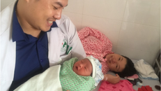 Bé Tú Anh là món quà lớn của gia đình anh Dũng, chị Tú sau suốt 14 năm chờ đợi.