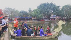 Hát quan họ trên thuyền rồng.