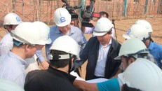 Thứ trưởng Bộ Xây dựng Lê Quang Hùng tiến hành kiểm tra hiện trường vụ sập tường làm 6 người chết tại công trình nhà xưởng của công ty Công ty TNHH Bo Hsing ở tỉnh Vĩnh Long