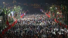 Chiều tối qua (9/3 âm lịch), Đền Hùng (Phú Thọ) đã đón hàng ngàn lượt khách khắp nơi về Giỗ Tổ.