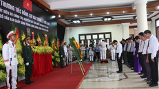 Các đoàn lãnh đạo vào viếng