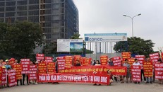 Cư dân khu Ngoại giao đoàn bức xúc xuống đường tập trung phản đối chủ đầu tư vào sáng ngày 12/5