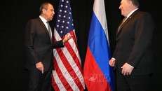 Ngoại trưởng Nga Sergei Lavrov (trái) và người đồng cấp Mỹ Mike Pompeo tại cuộc gặp ở Rovaniemi, Phần Lan ngày 6/5/2019. Ảnh: AFP/TTXVN