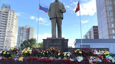 Tượng đài Bác Hồ ở quảng trường mang tên Bác ở thành phố Ulianovsk - quê hương của Lenin. Ảnh: Tâm Hằng/TTXVN