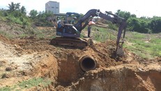 1.000 tấn cá chết trên sông La Ngà: Khai quật đường ống xả thải ra môi trường