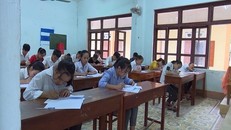 Các thí sinh tham dự kỳ thi THPT vào trường chuyên Võ Nguyên Giáp.
