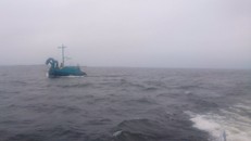  Chiếc thuyền buồm của Nga bị lầm tưởng là "quái vật 3 đầu". (Ảnh: Twitter)