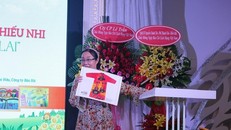 Bà Huỳnh Ngọc Vân, Phó Chủ tịch Ủy ban Hòa Bình TP. HCM nói về hình thức thi mới của năm 2019 là vẽ tranh trên rập giấy hình áo dài.