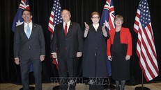 Bộ trưởng Quốc phòng Mỹ Mark Esper (trái), Ngoại trưởng Mỹ Mike Pompeo (thứ 2 trái), Bộ trưởng Quốc phòng Australia Rey Reynolds (phải) và Ngoại trưởng Australia Marise Payne (thứ 2 phải) tại cuộc tham vấn ở Sydney, Australia, ngày 4/8. Ảnh: AFP/TTXVN