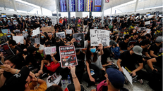 Biển người biểu tình trong Sân bay quốc tế Hong Kong. (Nguồn: Reuters)