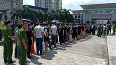 Công an tỉnh Quảng Ninh phối hợp các đơn vị nghiệp vụ của Bộ Công an bàn giao 28 đối tượng cho Cục Công an TP.Đông Hưng (Trung Quốc) xử lý về hành vi điều hành sàn chứng khoán giả tại TP.Móng Cái, Quảng Ninh